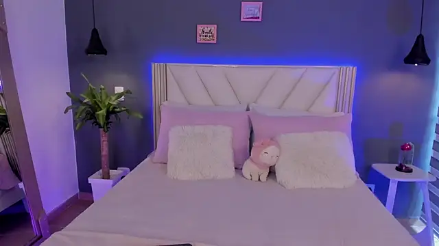 Snapshot of NaishaFord_1 chatting on May 2, 8:14 pm NaishaFord 1 online show from May 2, 8:14 pm