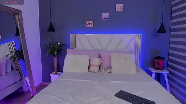 Snapshot of NaishaFord_1 chatting on May 19, 4:52 am NaishaFord 1 online show from May 19, 4:52 am