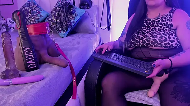 Snapshot of Violett_Novoa chatting on September 25, 12:20 pm Violett Novoa online show from September 25, 12:20 pm