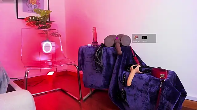 Snapshot of Violett_Novoa chatting on October 20, 12:27 pm Violett Novoa online show from October 20, 12:27 pm