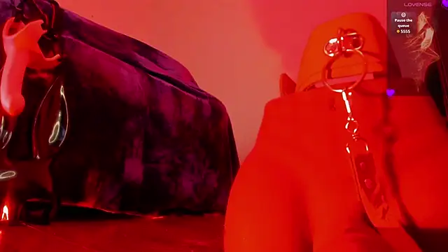 Snapshot of Violett_Novoa chatting on October 31, 1:56 pm Violett Novoa online show from October 31, 1:56 pm