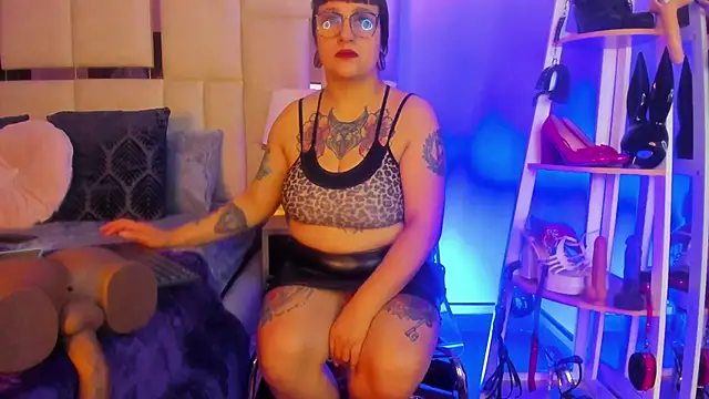 Snapshot of Violett_Novoa chatting on November 17, 11:38 am Violett Novoa online show from November 17, 11:38 am