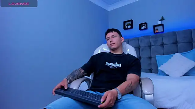 Thomas moon online show from November 27, 12:07 pm