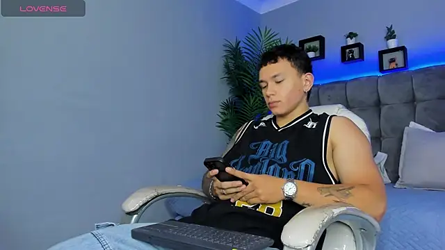 Thomas moon online show from April 14, 1:06 pm