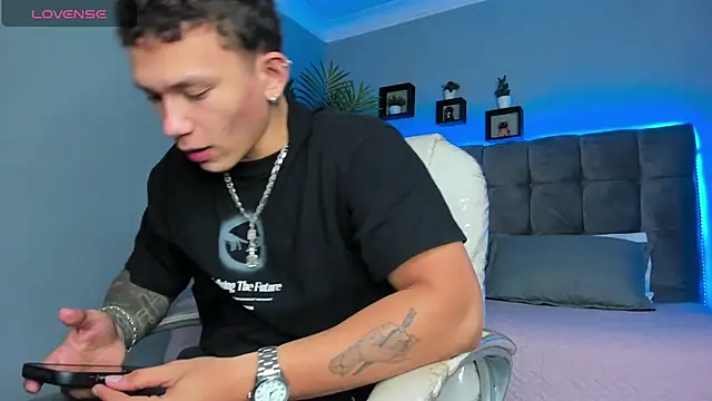 Thomas moon online show from April 17, 1:03 pm