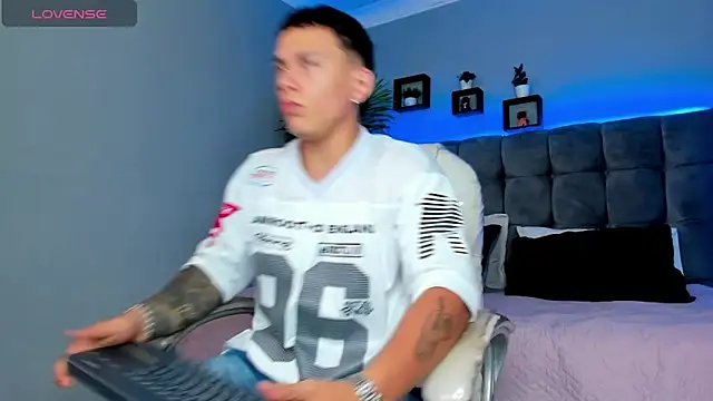 Thomas moon online show from April 20, 1:47 pm