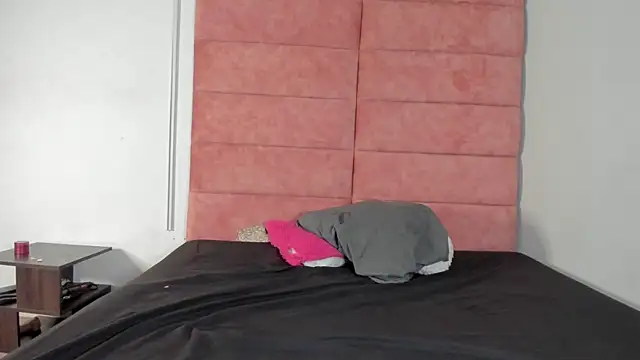 Snapshot of HellAndDante_ chatting on October 2, 12:39 am HellAndDante online show from October 2, 12:39 am