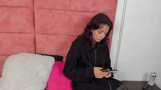 Snapshot of HellAndDante_ chatting on October 12, 11:37 pm HellAndDante online show from October 12, 11:37 pm