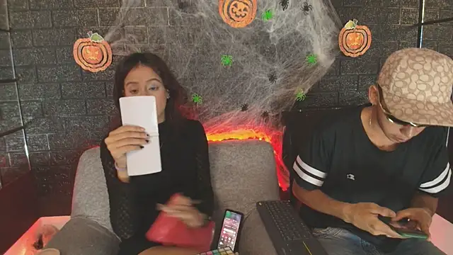 Snapshot of HellAndDante_ chatting on October 21, 11:49 pm HellAndDante online show from October 21, 11:49 pm