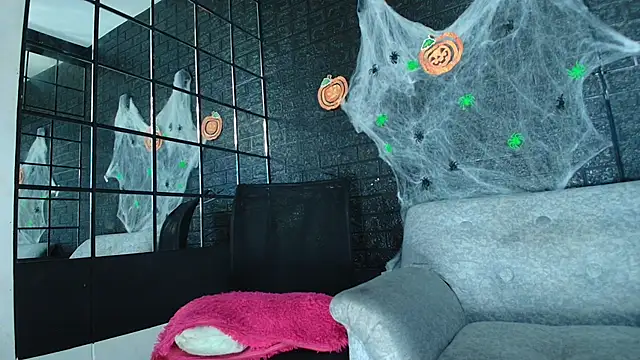 Snapshot of HellAndDante_ chatting on October 23, 11:24 pm HellAndDante online show from October 23, 11:24 pm