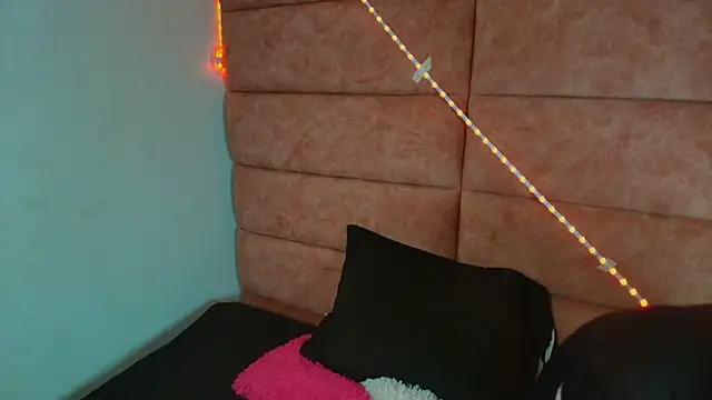 Snapshot of HellAndDante_ chatting on November 4, 2:54 am HellAndDante online show from November 4, 2:54 am