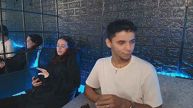 Snapshot of HellAndDante_ chatting on November 28, 1:19 am HellAndDante online show from November 28, 1:19 am