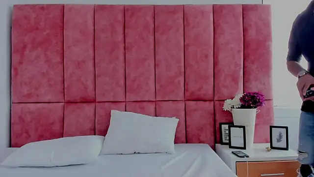 Snapshot of HellAndDante_ chatting on December 2, 9:21 pm HellAndDante online show from December 2, 9:21 pm