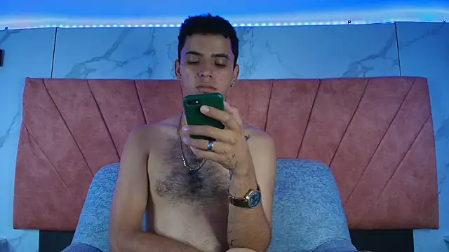 Snapshot of HellAndDante_ chatting on December 5, 4:10 am HellAndDante online show from December 5, 4:10 am