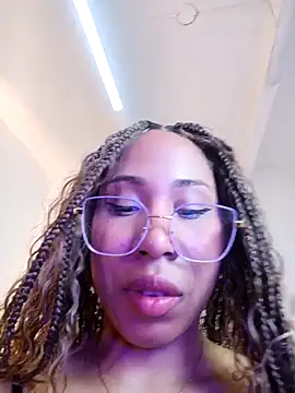 Elowen Clark online show from February 1, 8:07 pm