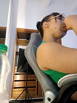 Elowen Clark online show from March 6, 7:10 pm