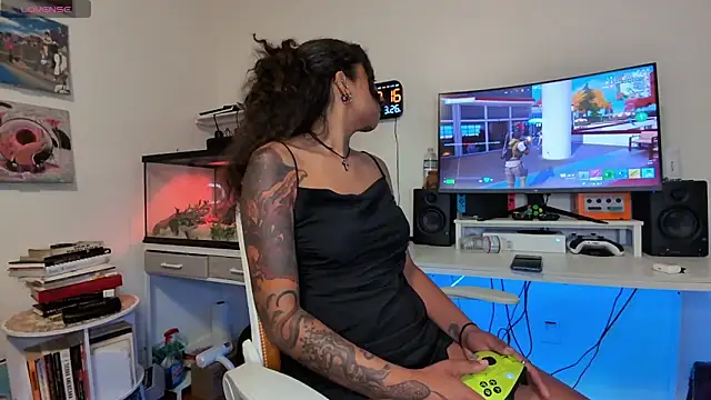 onlystrings online show from March 27, 2:17 am