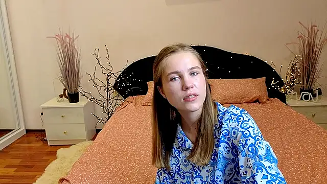 Spicy Lexi online show from June 18, 1:15 pm