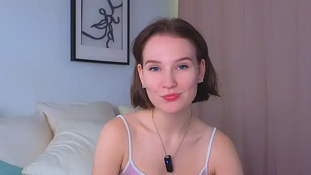 Snapshot of QueenieHathaway chatting on October 22, 1:50 am QueenieHathaway online show from October 22, 1:50 am