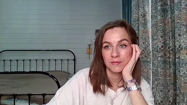 Snapshot of Niravyn_ chatting on October 24, 6:54 am Niravyn  online show from October 24, 6:54 am