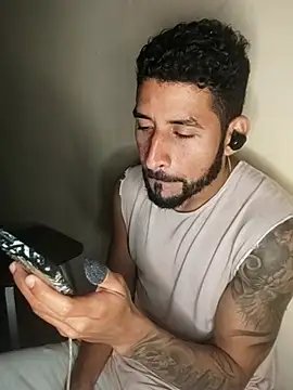 Snapshot of Alexsexygamer chatting on October 12, 2:32 am Alexsexygamer online show from October 12, 2:32 am