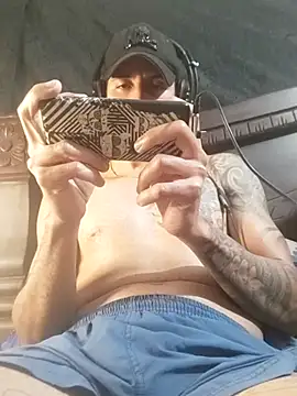 Snapshot of Alexsexygamer chatting on October 18, 1:41 am Alexsexygamer online show from October 18, 1:41 am