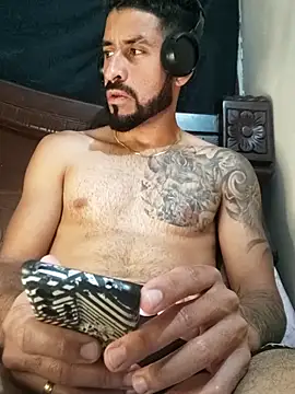 Snapshot of Alexsexygamer chatting on October 27, 10:36 pm Alexsexygamer online show from October 27, 10:36 pm