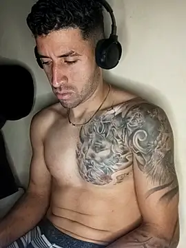 Snapshot of Alexsexygamer chatting on November 8, 12:33 am Alexsexygamer online show from November 8, 12:33 am