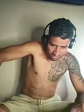 Snapshot of Alexsexygamer chatting on November 9, 6:17 pm Alexsexygamer online show from November 9, 6:17 pm