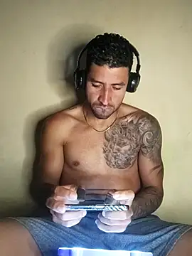 Snapshot of Alexsexygamer chatting on November 11, 1:16 am Alexsexygamer online show from November 11, 1:16 am