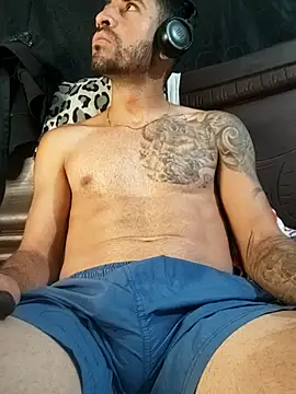 Snapshot of Alexsexygamer chatting on November 17, 12:44 pm Alexsexygamer online show from November 17, 12:44 pm