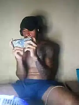 Snapshot of Alexsexygamer chatting on November 18, 12:49 am Alexsexygamer online show from November 18, 12:49 am