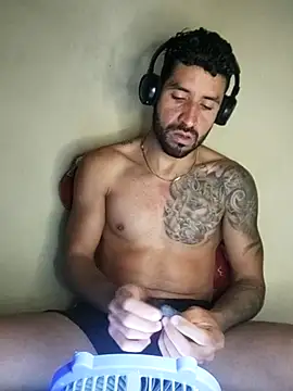 Snapshot of Alexsexygamer chatting on November 23, 1:05 am Alexsexygamer online show from November 23, 1:05 am