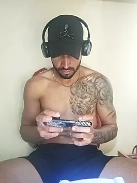 Snapshot of Alexsexygamer chatting on November 23, 9:36 pm Alexsexygamer online show from November 23, 9:36 pm