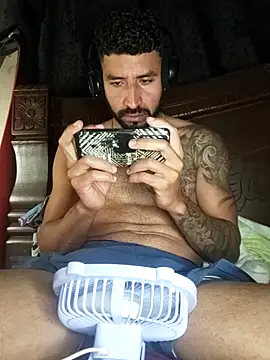 Snapshot of Alexsexygamer chatting on December 4, 4:33 am Alexsexygamer online show from December 4, 4:33 am