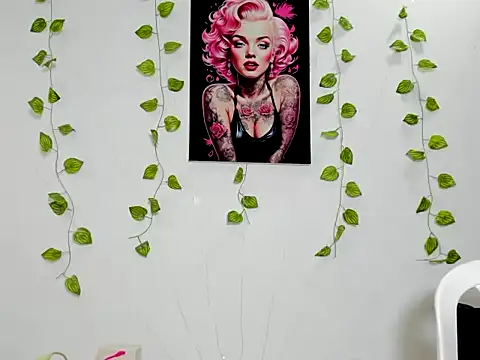 Snapshot of xamila_muaa chatting on May 23, 2:21 pm xamila muaa online show from May 23, 2:21 pm