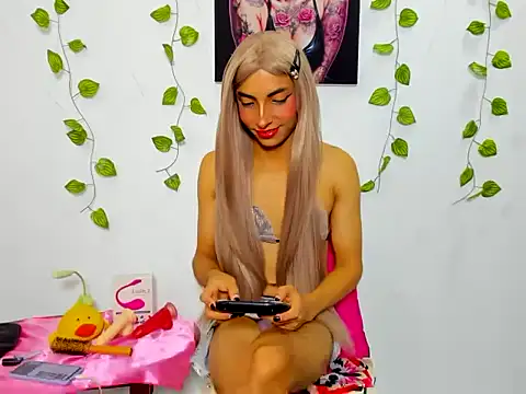 Snapshot of xamila_muaa chatting on May 28, 12:57 pm xamila muaa online show from May 28, 12:57 pm