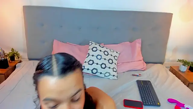 Snapshot of Luna_Claire chatting on October 12, 12:37 pm Luna Claire online show from October 12, 12:37 pm