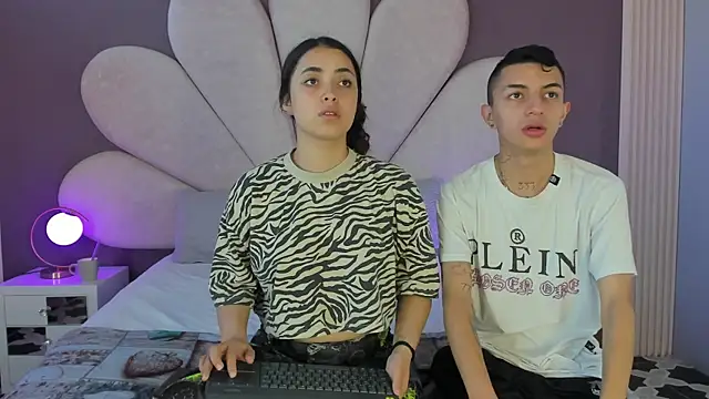 Snapshot of NickandAbby_ chatting on October 2, 12:12 pm NickandAbby  online show from October 2, 12:12 pm