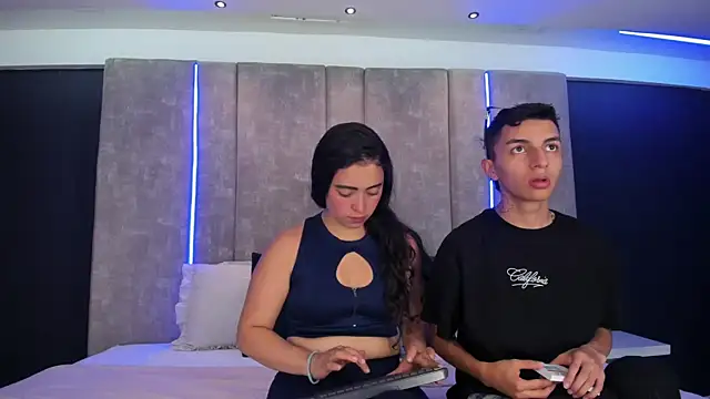 NickandAbby  online show from April 20, 7:15 pm