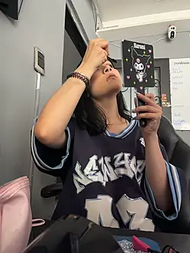 TatiLee online show from April 4, 1:41 pm