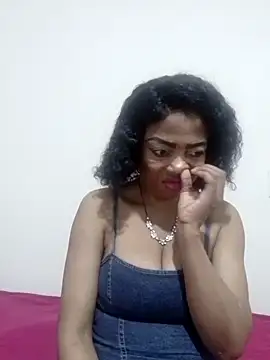 Snapshot of SEXYMOANSXX chatting on October 2, 5:03 am SEXYMOANSXX online show from October 2, 5:03 am