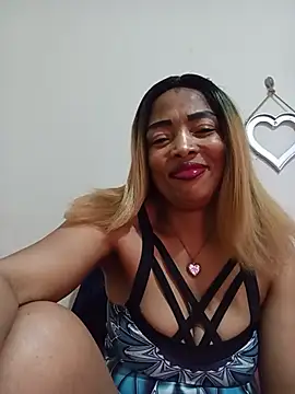Snapshot of SEXYMOANSXX chatting on May 30, 10:12 am SEXYMOANSXX online show from May 30, 10:12 am