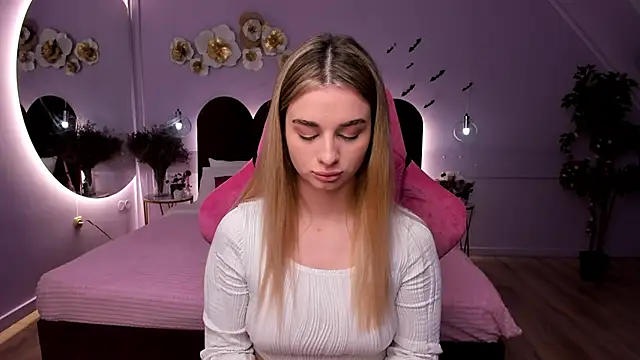 SweetyLicky online show from November 2, 4:09 pm