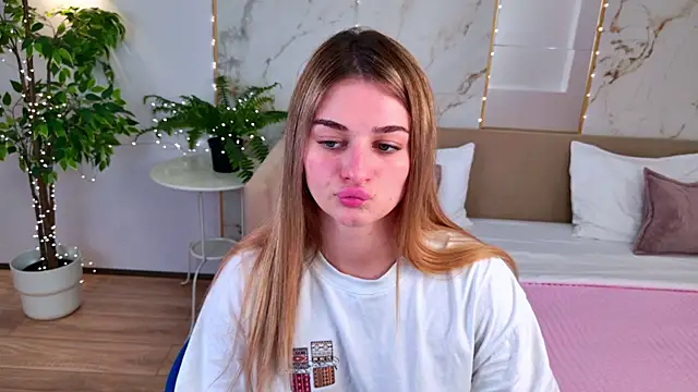 Snapshot of SweetyLicky chatting on June 9, 4:07 pm SweetyLicky online show from June 9, 4:07 pm