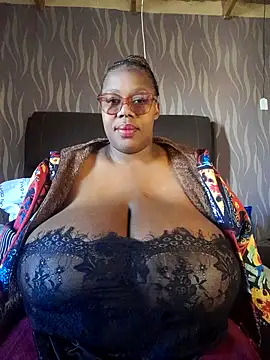 Snapshot of BoobsQueen46K chatting on June 5, 12:00 pm BoobsQueen46K online show from June 5, 12:00 pm