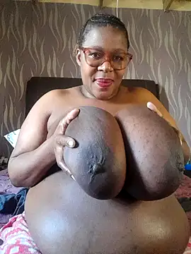 Snapshot of BoobsQueen46K chatting on June 10, 10:58 am BoobsQueen46K online show from June 10, 10:58 am