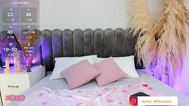 Viollet xoxo online show from September 10, 7:58 pm