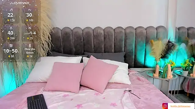 Viollet xoxo online show from September 24, 7:50 pm