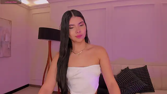 Snapshot of MiaLaurence chatting on November 23, 11:43 am MiaLaurence online show from November 23, 11:43 am